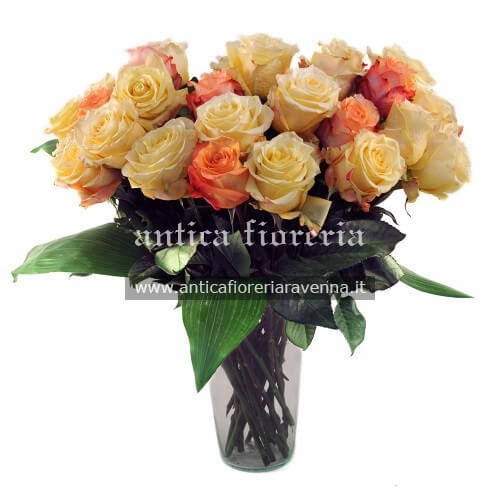 Mazzo di rose chiare assortite Mazzo di rose chiare assortite