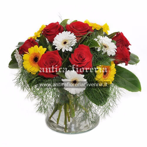 Bouquet di rose rosse e gerbere Bouquet di rose rosse e gerbere